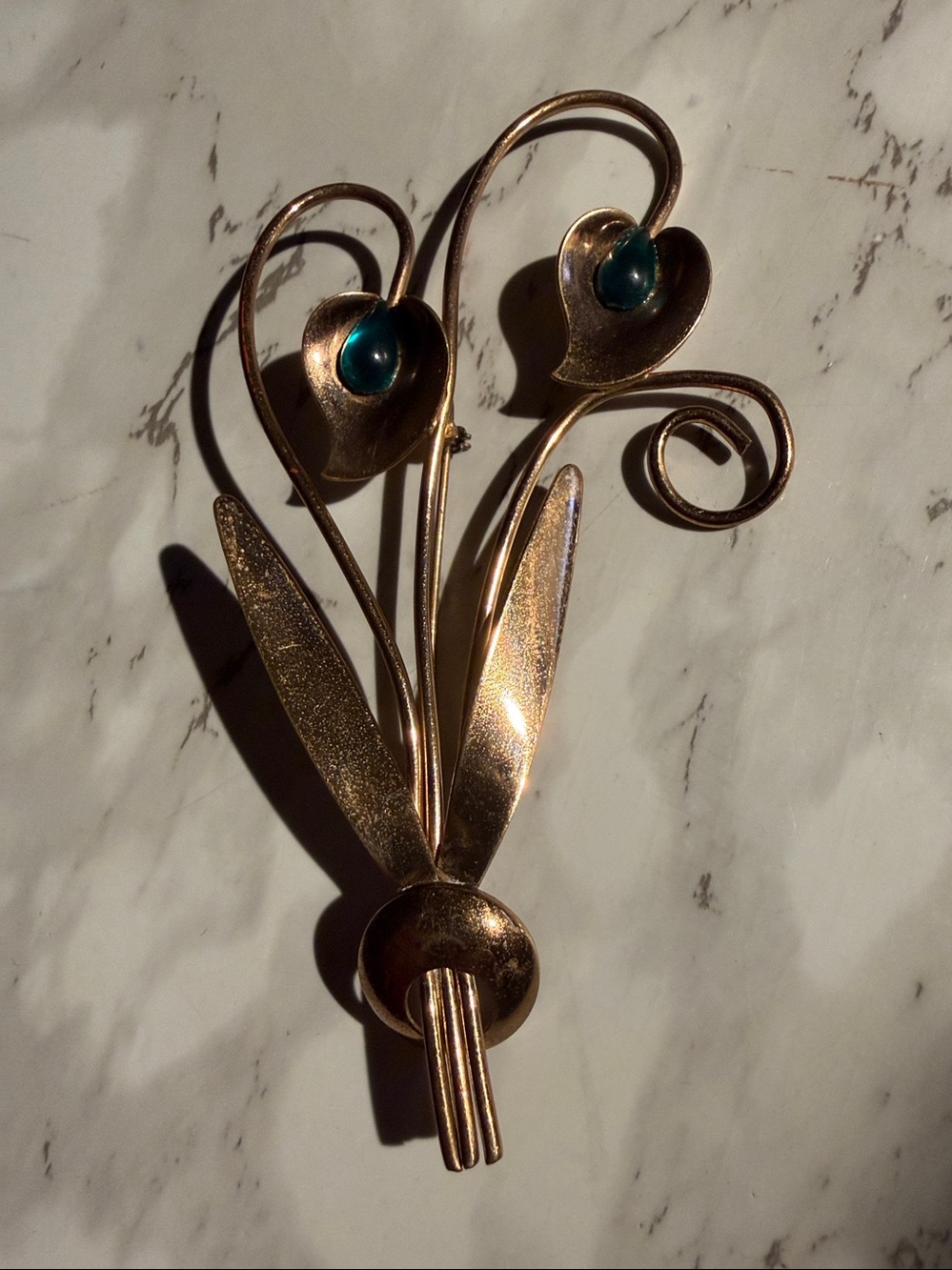 Unsigned 1940s gold tone calla lily brooch.